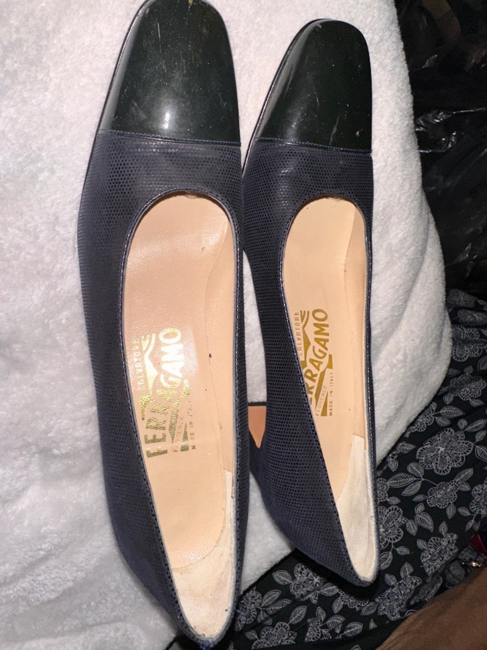 Vintage Salvatore Ferragamo Navy Black Cap Toe Pumps Size 8 AA Italy